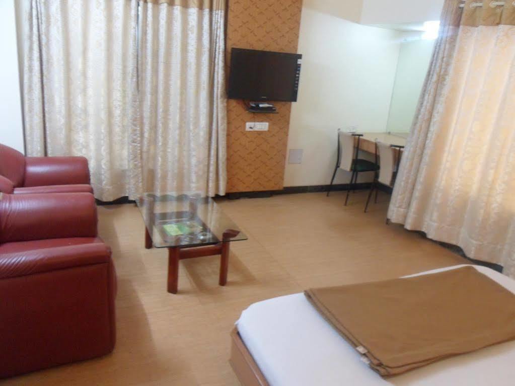 Pooja International Nashik Otel Dış mekan fotoğraf