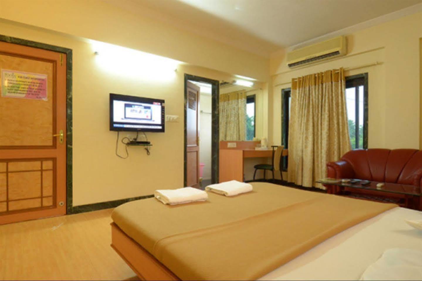 Pooja International Nashik Otel Dış mekan fotoğraf